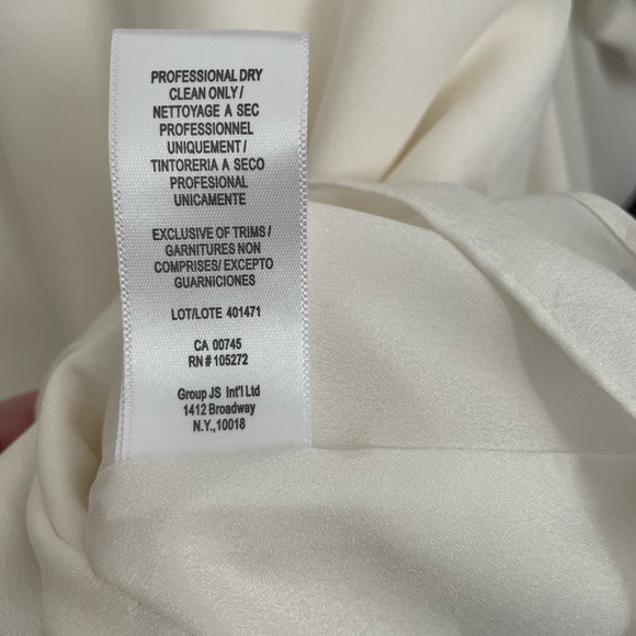 Halston flowy arm dress in Chalk - Picture 10 of 10